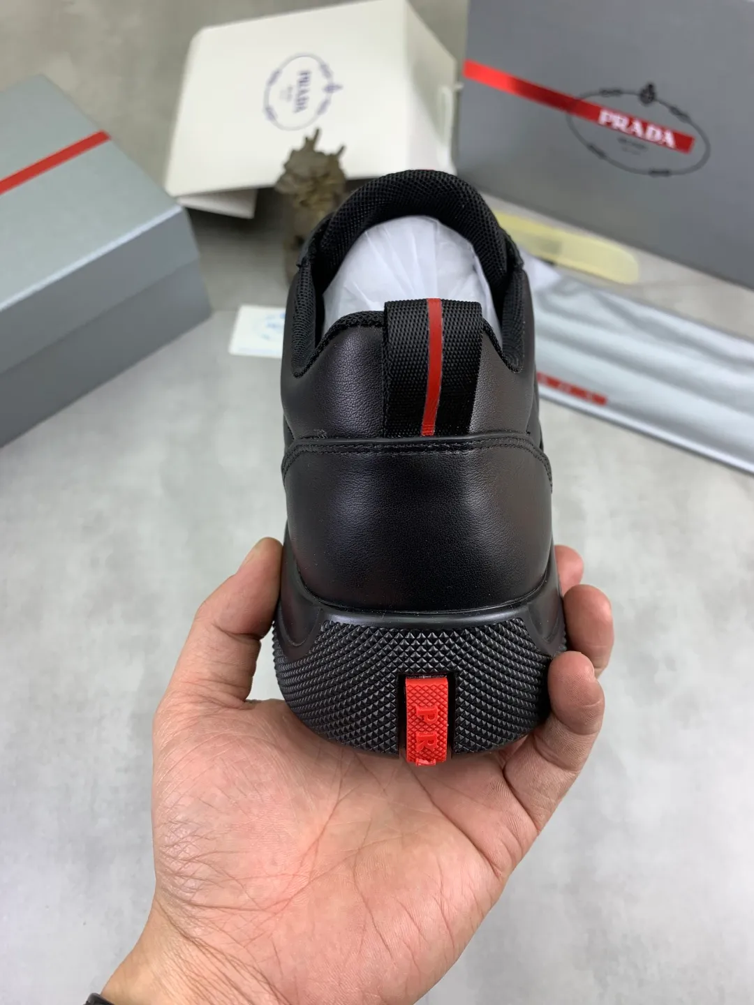 Men's men's shoes P560💰 [Real Price] Popular models are on the official website, 🆘 Trendy brand (Prada) mainly promotes popular models, avant-garde and versatile fashionable men's shoes private version mold opening, cowhide surface splicing 1:1.. Stylish and simple, original imported cowhide lining cowhide feet; the atmosphere and personality are more fashionable, eye-catching and pursuing class. It will subvert the old ideas and be a must-have for fashionistas who want to spend time with you! Must keep it! Tall and comfortable, large and low, high-end quality workmanship. Code number: 38-45 2️⃣optional.